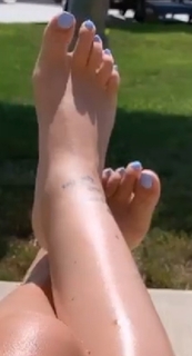 Loredana Zefi feet photo 2