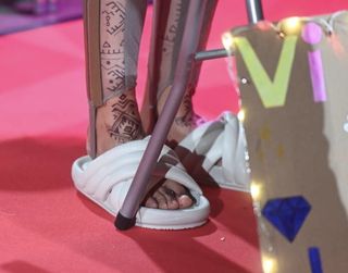 Loreen feet photo 1