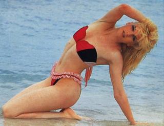 Lorella Cuccarini feet photo 19