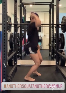 Lorena Abreu feet photo thumbnail