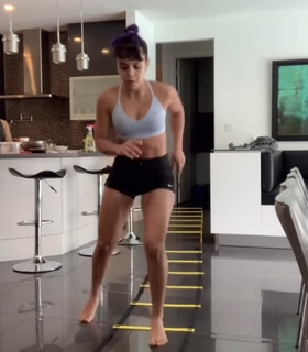 Lorena Abreu feet photo thumbnail