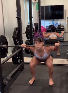 Lorena Abreu feet photo thumbnail