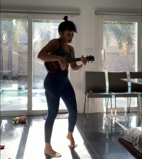 Lorena Abreu feet photo thumbnail