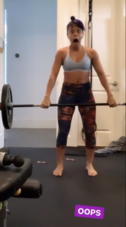 Lorena Abreu feet photo thumbnail