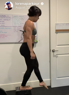 Lorena Abreu feet photo thumbnail