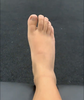 Lorena Abreu feet photo thumbnail