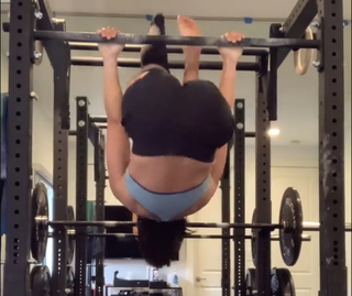 Lorena Abreu feet photo thumbnail