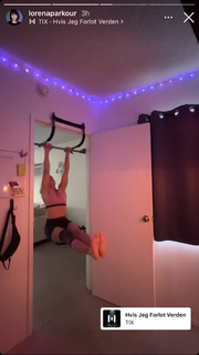 Lorena Abreu feet photo thumbnail