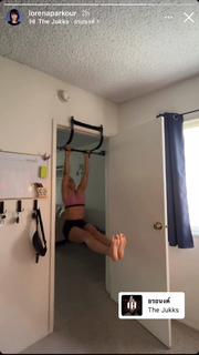 Lorena Abreu feet photo thumbnail