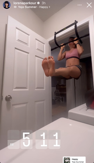 Lorena Abreu feet photo thumbnail