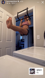 Lorena Abreu feet photo thumbnail