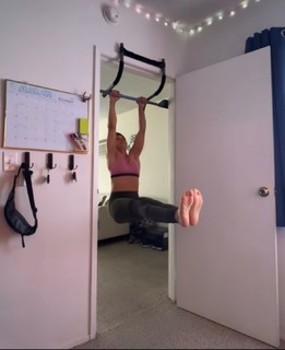 Lorena Abreu feet photo thumbnail