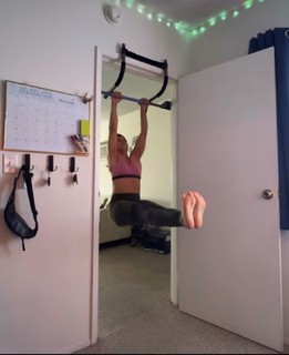 Lorena Abreu feet photo thumbnail