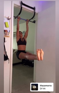 Lorena Abreu feet photo thumbnail