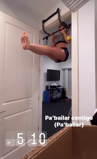 Lorena Abreu feet photo thumbnail