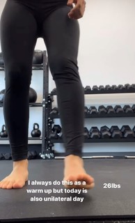 Lorena Abreu feet photo thumbnail