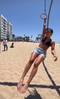 Lorena Abreu feet photo thumbnail