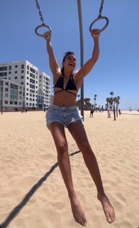 Lorena Abreu feet photo thumbnail