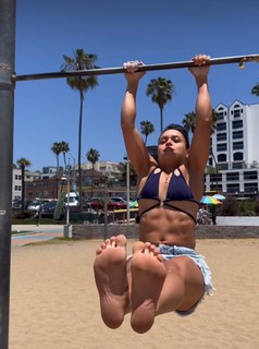 Lorena Abreu feet photo thumbnail