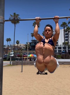 Lorena Abreu feet photo thumbnail