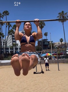 Lorena Abreu feet photo thumbnail