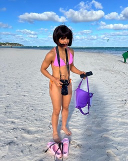 Lorena Abreu feet photo thumbnail