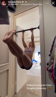 Lorena Abreu feet photo thumbnail