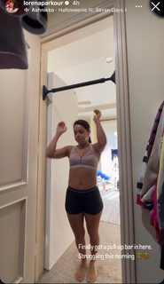 Lorena Abreu feet photo thumbnail