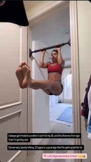 Lorena Abreu feet photo thumbnail