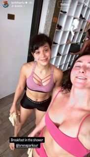 Lorena Abreu feet photo thumbnail