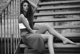 Lorena Rae feet photo thumbnail