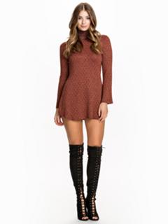 Lorena Rae feet photo thumbnail