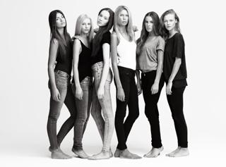 Lorena Rae feet photo thumbnail