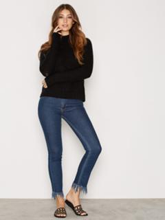 Lorena Rae feet photo thumbnail