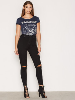 Lorena Rae feet photo thumbnail