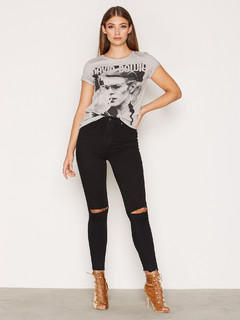 Lorena Rae feet photo thumbnail