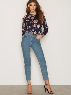 Lorena Rae feet photo thumbnail