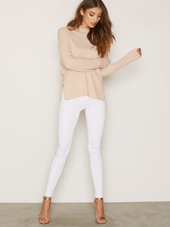 Lorena Rae feet photo thumbnail