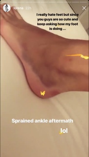 Lorena Rae feet photo thumbnail