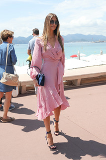 Lorena Rae feet photo thumbnail