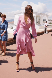 Lorena Rae feet photo thumbnail