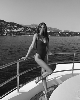 Lorena Rae feet photo thumbnail