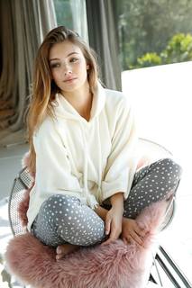 Lorena Rae feet photo thumbnail