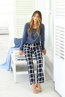 Lorena Rae feet photo thumbnail