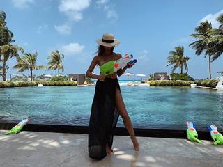 Lorena Rae feet photo thumbnail