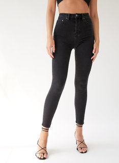 Lorena Rae feet photo thumbnail