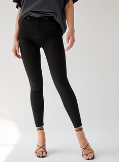 Lorena Rae feet photo thumbnail