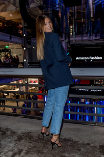 Lorena Rae feet photo thumbnail