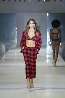 Lorena Rae feet photo thumbnail