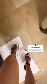 Lorena Rae feet photo thumbnail